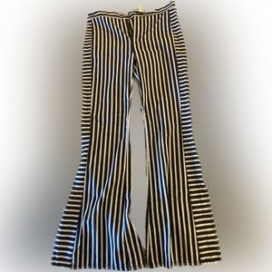 Fashionable black and white striped jeans ! ♡♡